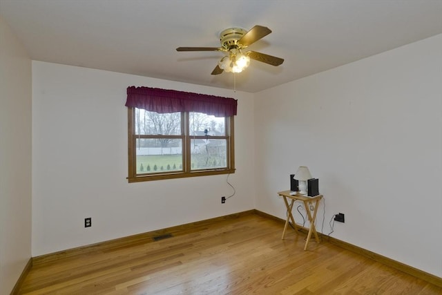 unfurnished room featuring light wood-type flooring, baseboards, and ceiling fan