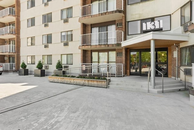 view of apartment building / complex