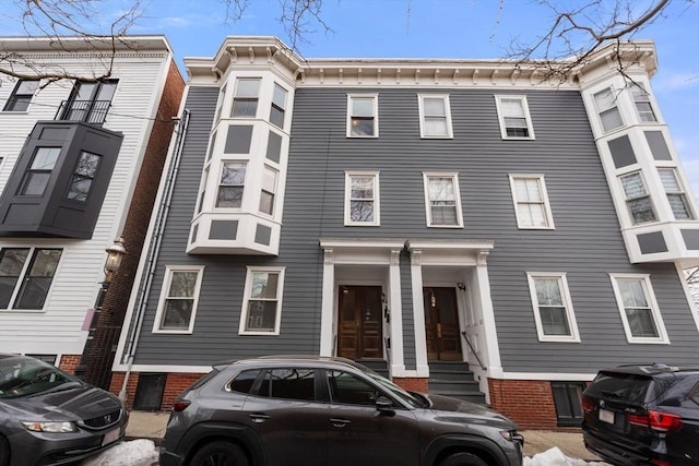 townhome / multi-family property featuring entry steps