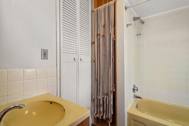 bathroom featuring crown molding and bathing tub / shower combination