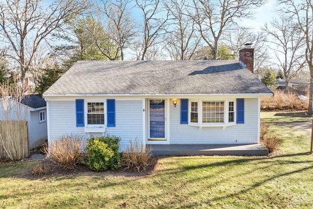 view of front of property with a front yard