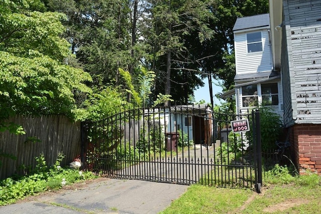 19 Noble Ave, Westfield, MA 01085 - view of gate
