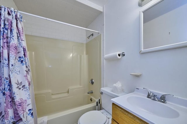 15 Hamilton St, Boston, MA 02136 - full bathroom featuring shower / tub combo with curtain and vanity