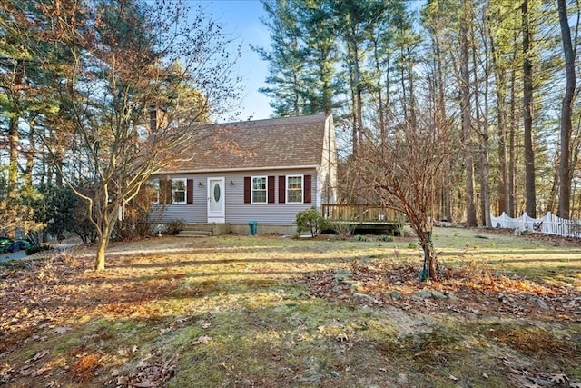 view of front of home featuring a front yard