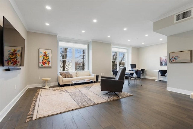 living room featuring visible vents, plenty of natural light, crown molding, and hardwood / wood-style flooring