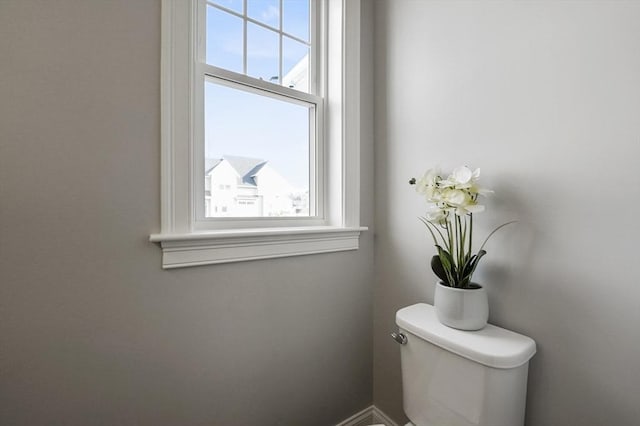 bathroom featuring baseboards and toilet