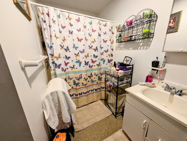 bathroom with a shower with curtain and vanity