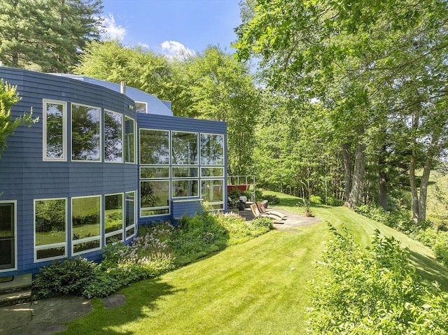 389 River Rd, Carlisle, MA 01741 - view of green lawn