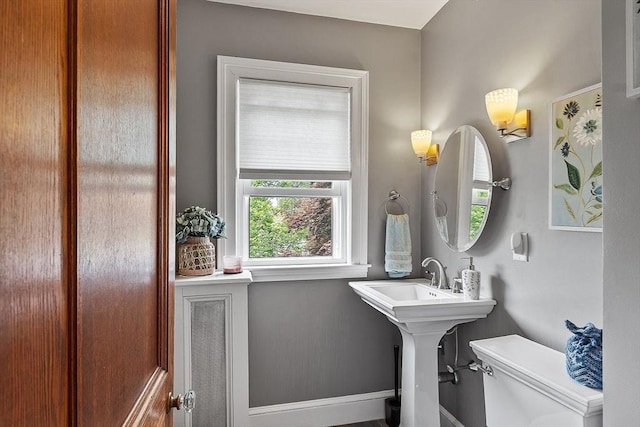 75 Hillcroft Ave, Worcester, MA 01606 - bathroom with toilet and baseboards