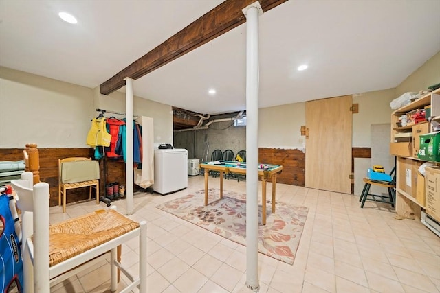 recreation room with washer / clothes dryer