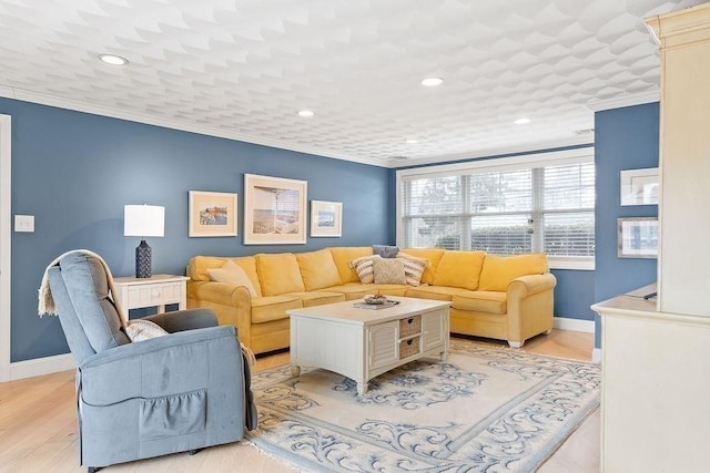 living area featuring light wood-style floors, recessed lighting, crown molding, and baseboards