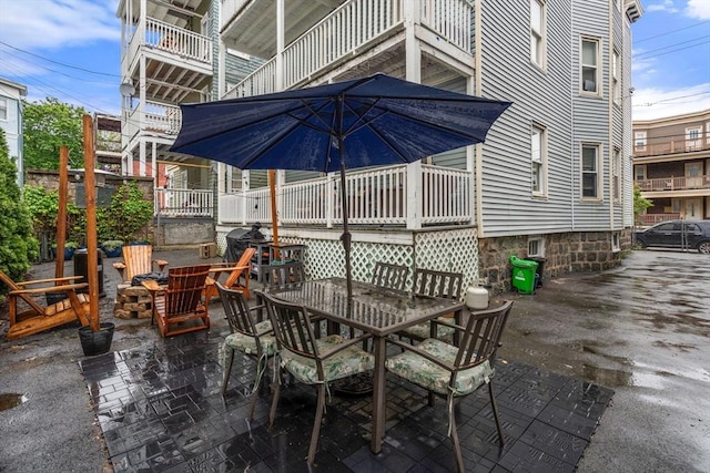 view of patio with outdoor dining space