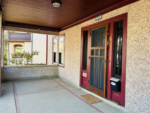 entrance to property featuring a porch