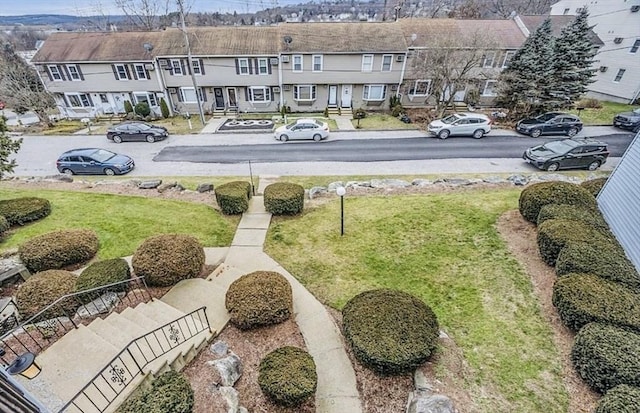 view of grassy yard with a residential view