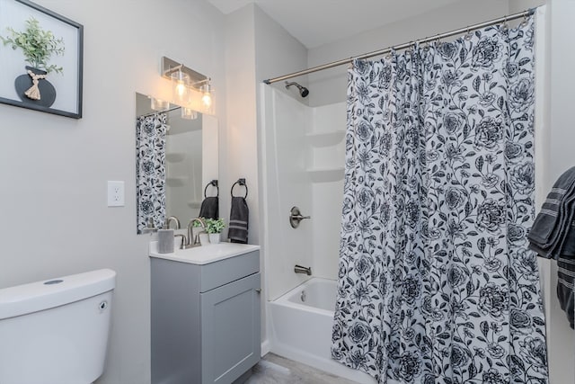 full bathroom featuring shower / tub combo with curtain, vanity, and toilet