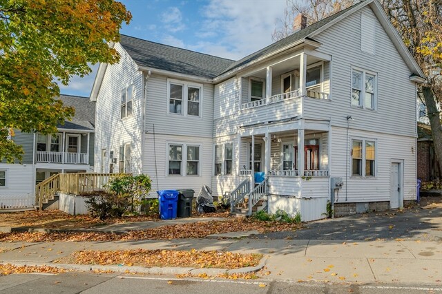 view of front of house with a balcony