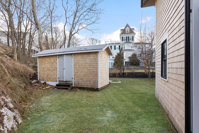 view of yard with a shed