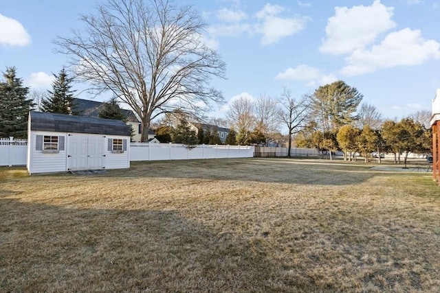 view of yard with a storage unit