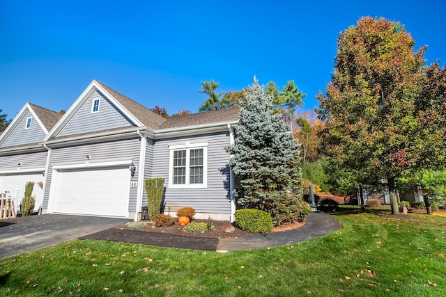 view of front of house featuring a front yard and a garage