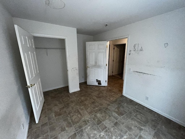 unfurnished bedroom featuring a closet