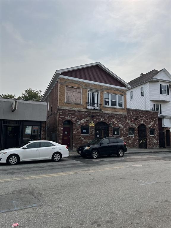 view of front facade with brick siding