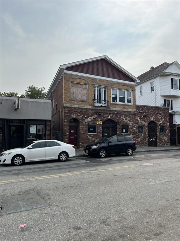 view of front facade with brick siding