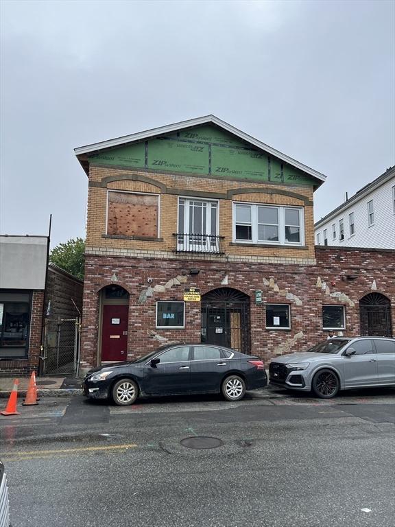 view of front facade with brick siding