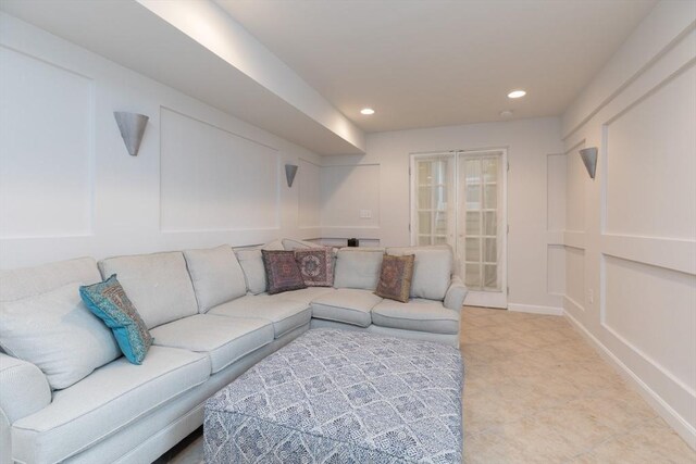 living room featuring recessed lighting