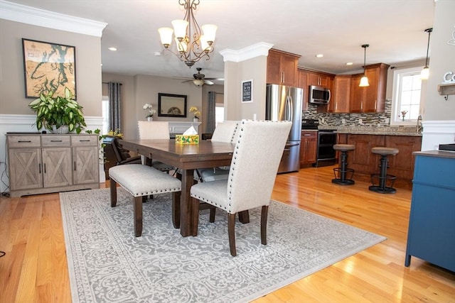 dining area featuring light wood-style flooring, ceiling fan, crown molding, and recessed lighting