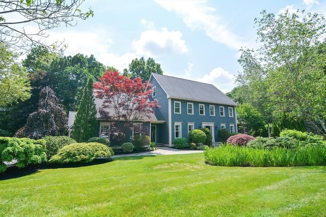 colonial home with a front yard