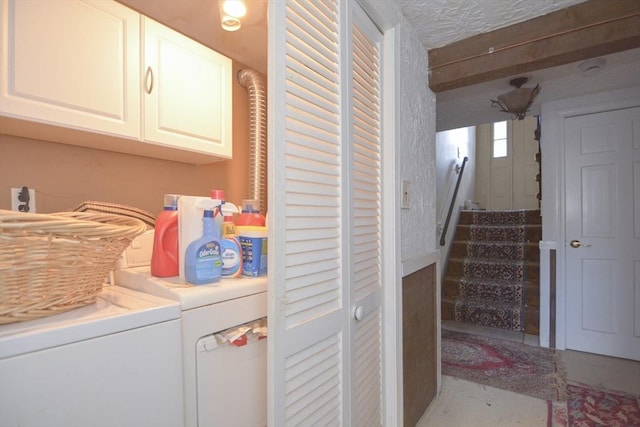 laundry room featuring cabinets and independent washer and dryer