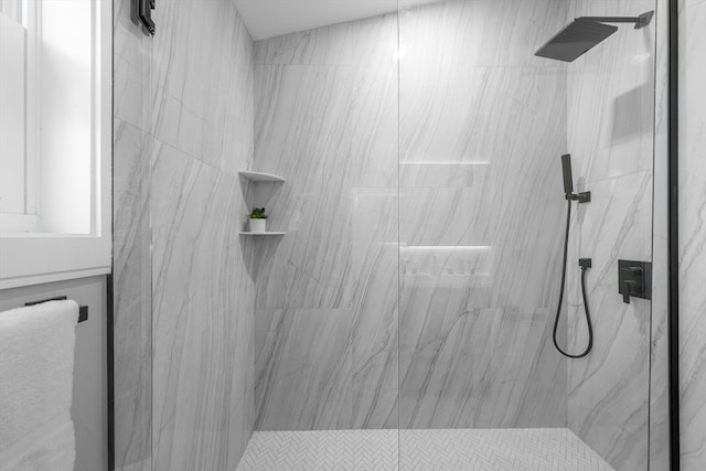 bathroom with tiled shower and vaulted ceiling