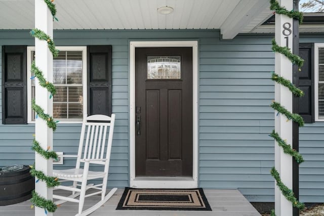 doorway to property with covered porch