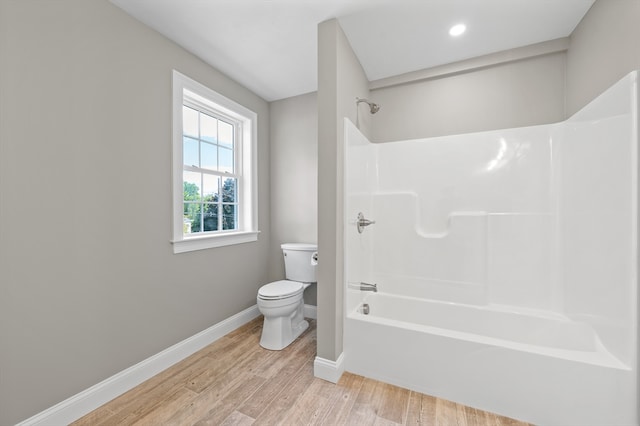 233 W Mountain St, Worcester, MA 01606 - full bathroom featuring toilet, baseboards, wood finished floors, bathing tub / shower combination, and recessed lighting