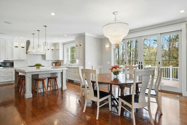 dining room with an inviting chandelier, crown molding, visible vents, recessed lighting, and dark wood finished floors