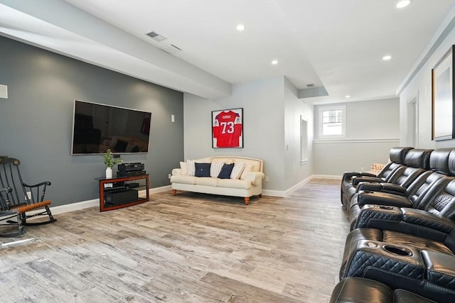 living area featuring light wood-type flooring, recessed lighting, baseboards, and visible vents