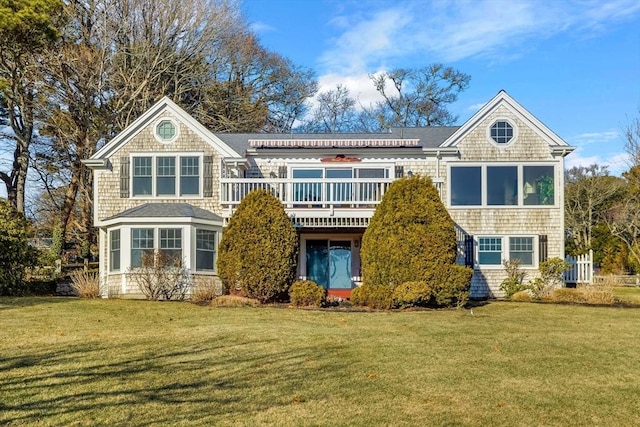 view of front of property with a front yard