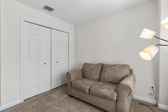 living area with baseboards, carpet, and visible vents