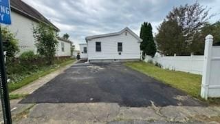 15 York St, Haverhill, MA 01830 - view of side of property featuring driveway