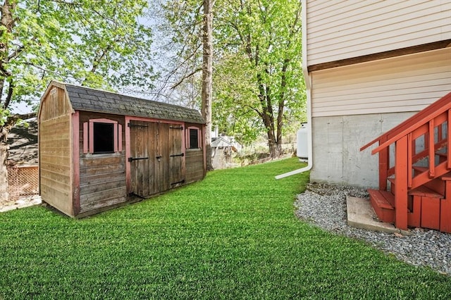 view of yard with an outdoor structure and a shed