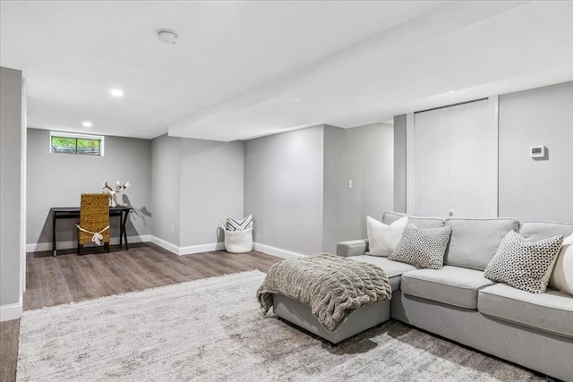 living room featuring baseboards, recessed lighting, and wood finished floors