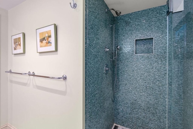 bathroom featuring tiled shower