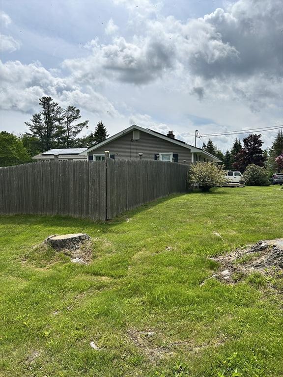 554 Main St, Becket, MA 01223 - view of yard