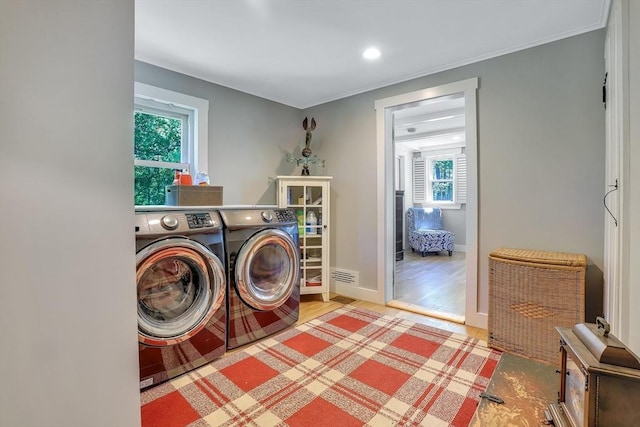 washroom with independent washer and dryer, healthy amount of natural light, ornamental molding, recessed lighting, and baseboards