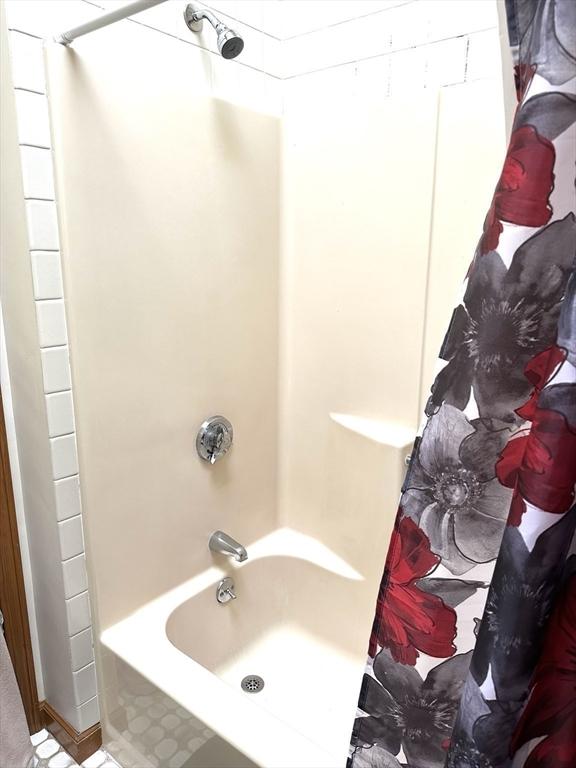 117 Metropolitan Ave Unit 117, Ashland, MA 01721 - bathroom featuring shower / bathtub combination with curtain