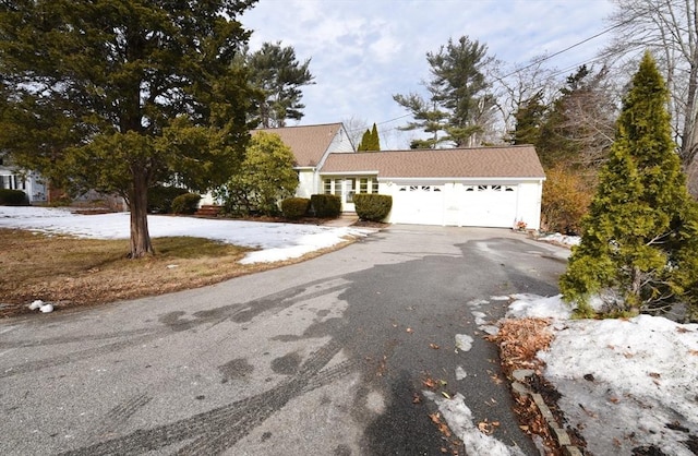 view of front facade featuring driveway and an attached garage