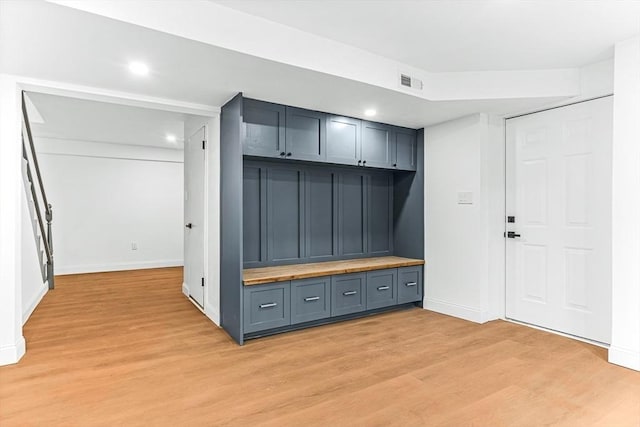 mudroom featuring light wood-style flooring, visible vents, baseboards, and recessed lighting