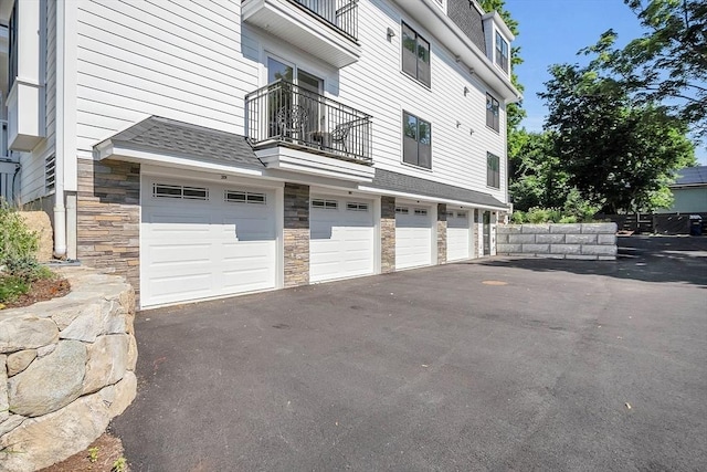 garage featuring aphalt driveway