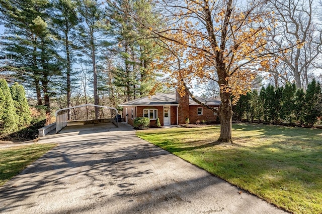 view of front facade featuring a front yard and a carport