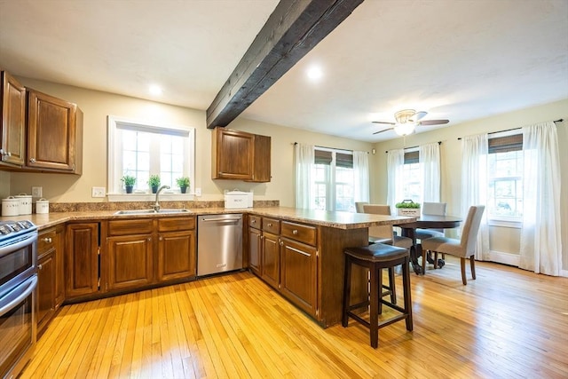 495 Creek St, Wrentham, MA 02093 - kitchen with appliances with stainless steel finishes, a sink, a peninsula, beamed ceiling, and a breakfast bar